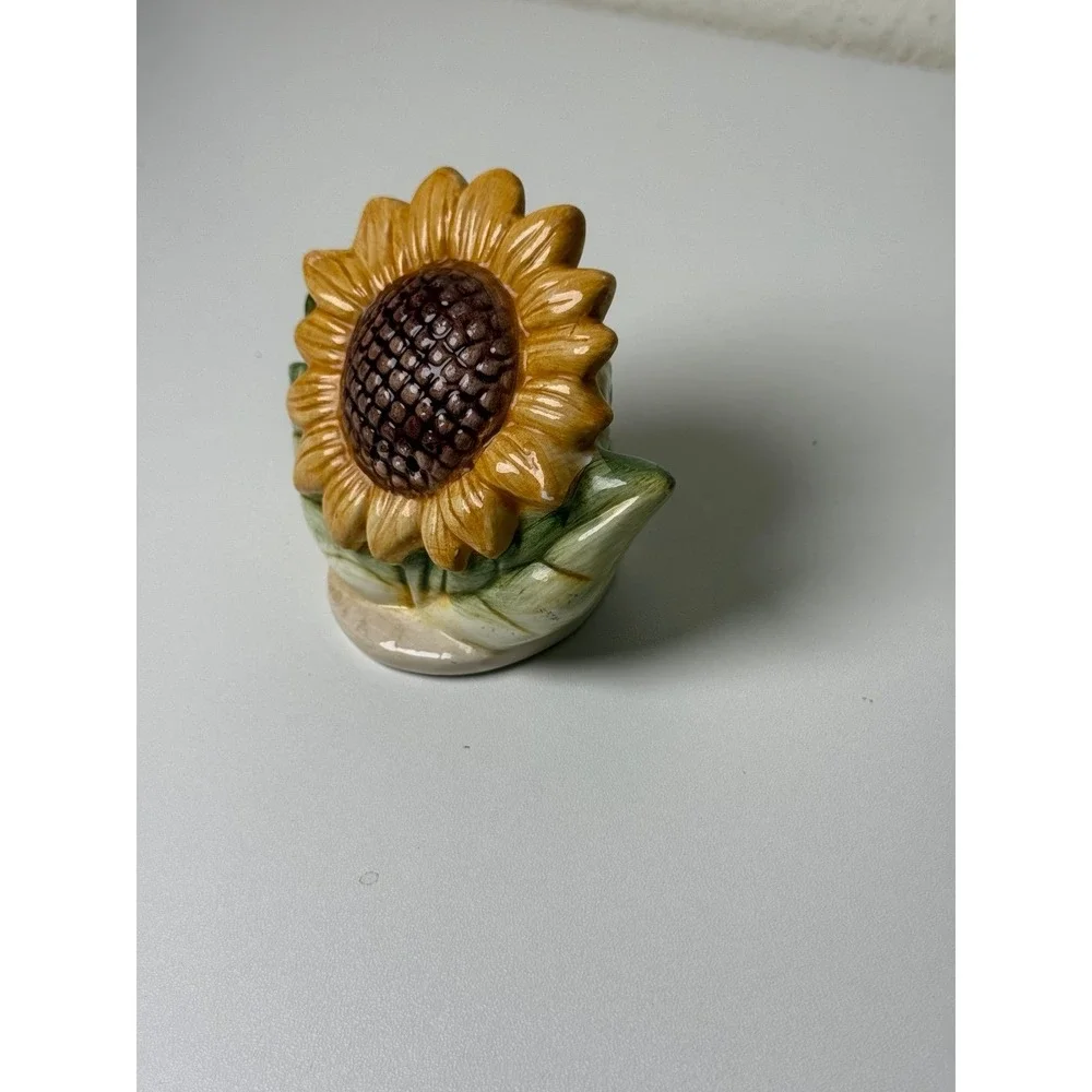 Salt sun flower statue